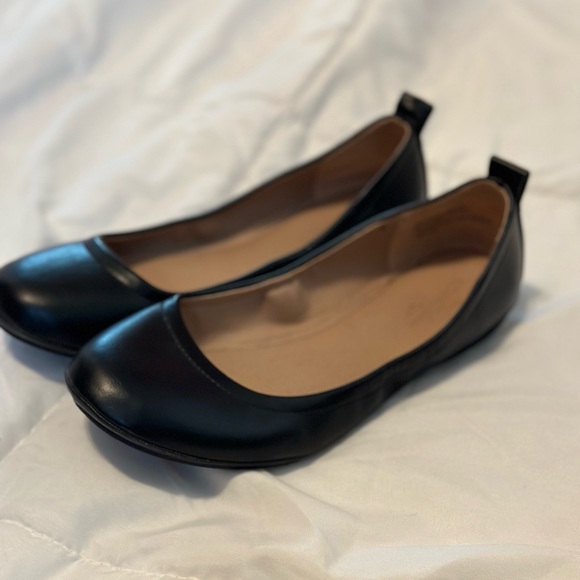 Universal Thread Flats! - Picture 2 of 5